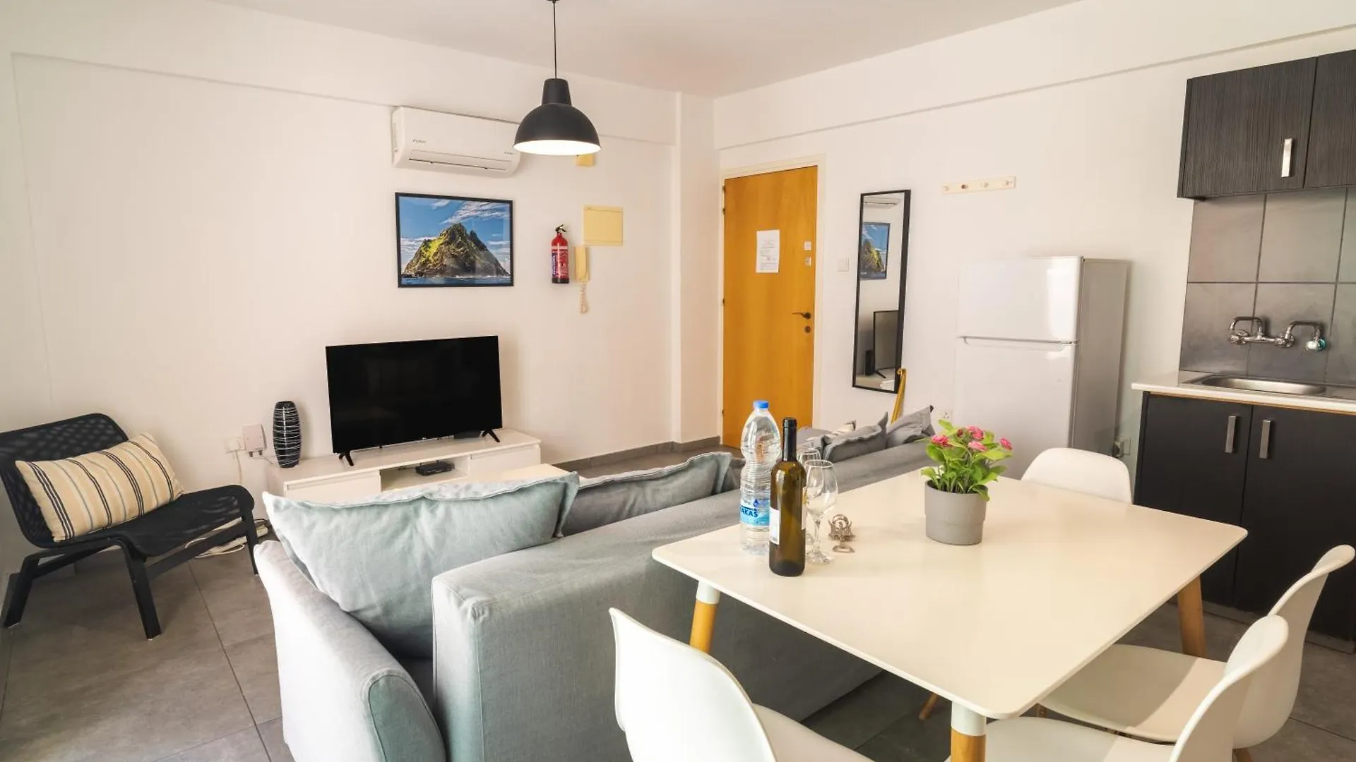Kave Blue Mackenzie 1 Bdr Flat With Pool Apartment Larnaca